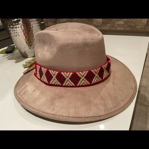 Suede hat/sombrero de gamuza.